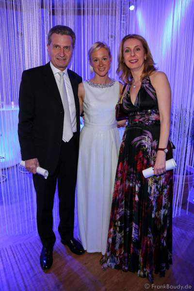 Günther Oettinger mit Lebensgefährtin Friederike Beyer beim Radio Regenbogen Award 2016 am 22. April 2016 im Europa-Park in Rust