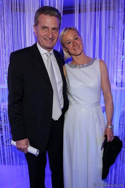 Günther Oettinger mit Lebensgefährtin Friederike Beyer beim Radio Regenbogen Award 2016 am 22. April 2016 im Europa-Park in Rust