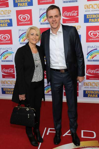 Martin Heuberger mit Ehefrau Beate auf dem roten Teppich beim Radio Regenbogen Award 2016 am 22. April 2016 im Europa-Park in Rust