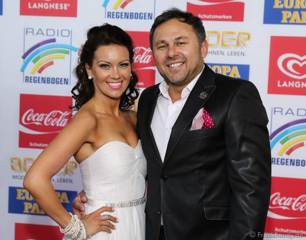 Dr. Jos Gal mit Ehefrau Timea Csata beim Radio Regenbogen Award 2016 am 22. April 2016 im Europa-Park in Rust