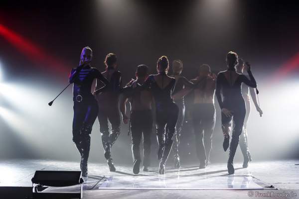 Europa-Park Showballett bei der Premiere der neuen Abendshow Night.Beat.Angels am 29. April 2016 im Europa-Park in Rust