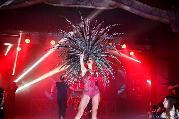 Anastasiia Manoilo bei der Premiere der neuen Abendshow Night.Beat.Angels am 29. April 2016 im Europa-Park in Rust