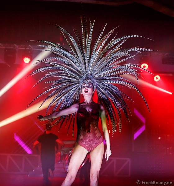 Anastasiia Manoilo bei der Premiere der neuen Abendshow Night.Beat.Angels am 29. April 2016 im Europa-Park in Rust