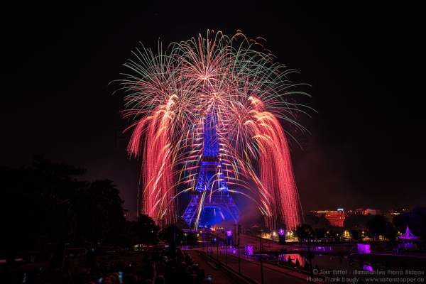 Stunning fireworks at the Eiffel Tower on the french national day 2016 in Paris