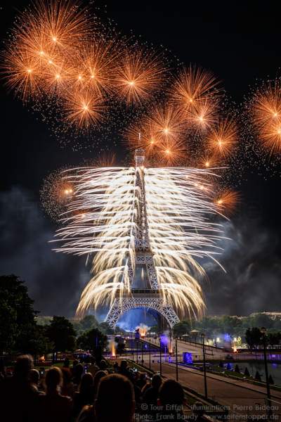 Feuerwerk auf dem Eiffelturm zum Nationalfeiertag am 14. Juli 2016 in Paris