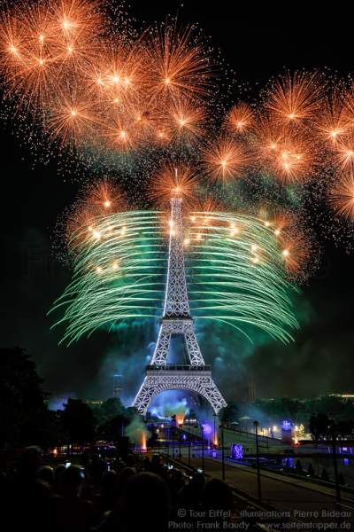 Feuerwerk auf dem Eiffelturm zum Nationalfeiertag am 14. Juli 2016 in Paris