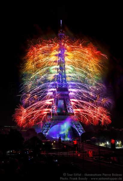 Feuerwerk auf dem Eiffelturm zum Nationalfeiertag am 14. Juli 2016 in Paris