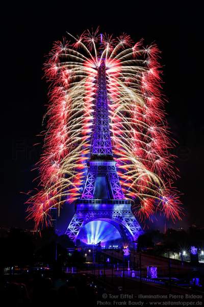 Stunning fireworks at the Eiffel Tower on the french national day 2016 in Paris