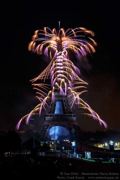 Feuerwerk auf dem Eiffelturm zum Nationalfeiertag am 14. Juli 2016 in Paris