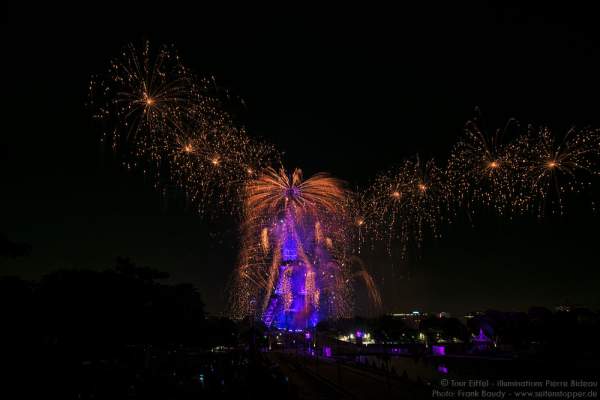 Stunning fireworks at the Eiffel Tower on the french national day 2016 in Paris