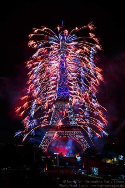 Stunning fireworks at the Eiffel Tower on the french national day 2016 in Paris