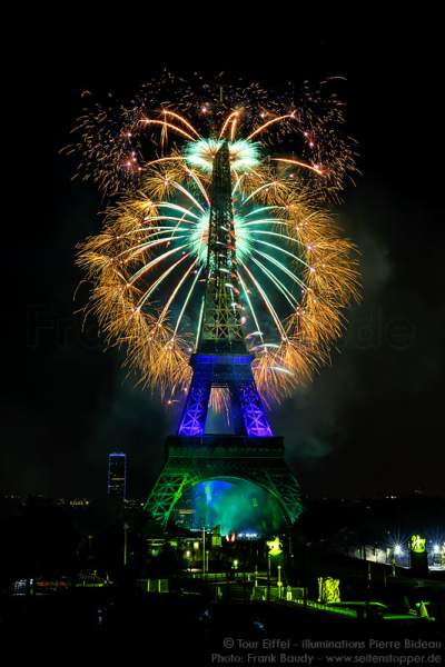 Stunning fireworks at the Eiffel Tower on the french national day 2016 in Paris