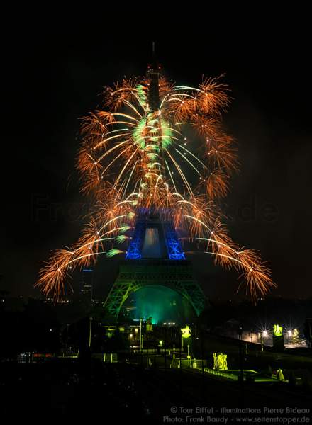 Stunning fireworks at the Eiffel Tower on the french national day 2016 in Paris