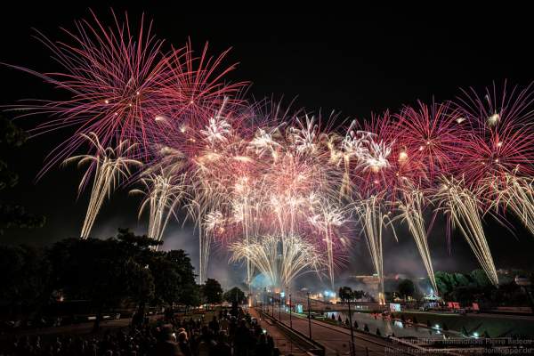 Stunning fireworks at the Eiffel Tower on the french national day 2016 in Paris
