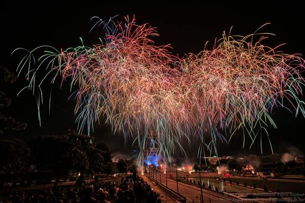 Stunning fireworks at the Eiffel Tower on the french national day 2016 in Paris