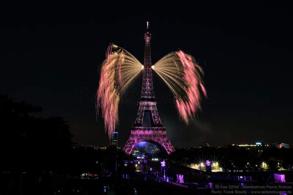 Feuerwerk auf dem Eiffelturm zum Nationalfeiertag am 14. Juli 2016 in Paris