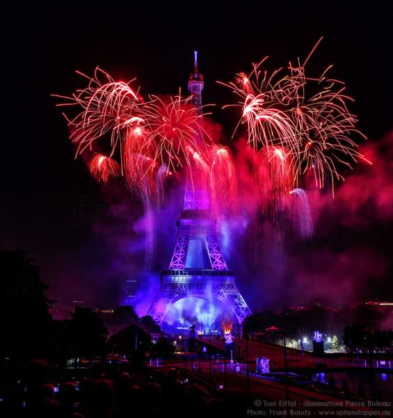 Stunning fireworks at the Eiffel Tower on the french national day 2016 in Paris