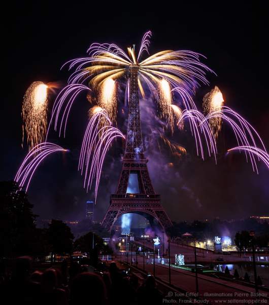 Feuerwerk auf dem Eiffelturm zum Nationalfeiertag am 14. Juli 2016 in Paris