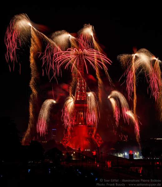 Feuerwerk auf dem Eiffelturm zum Nationalfeiertag am 14. Juli 2016 in Paris