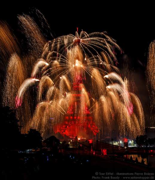 Stunning fireworks at the Eiffel Tower on the french national day 2016 in Paris