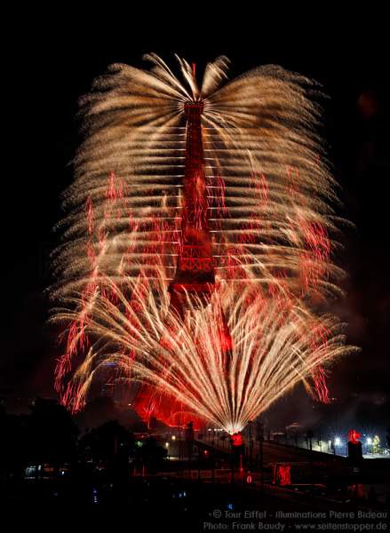 Feuerwerk auf dem Eiffelturm zum Nationalfeiertag am 14. Juli 2016 in Paris