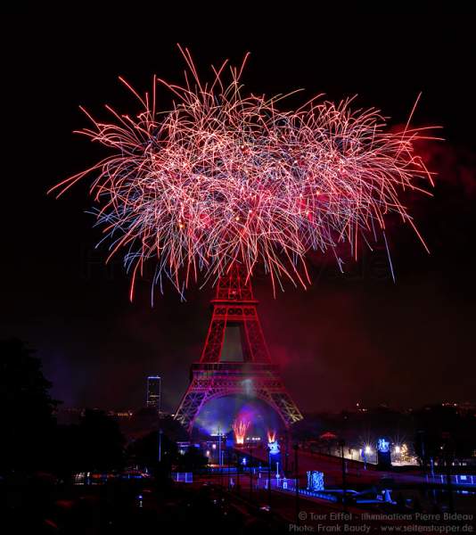 Stunning fireworks at the Eiffel Tower on the french national day 2016 in Paris