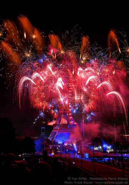 Feuerwerk auf dem Eiffelturm zum Nationalfeiertag am 14. Juli 2016 in Paris