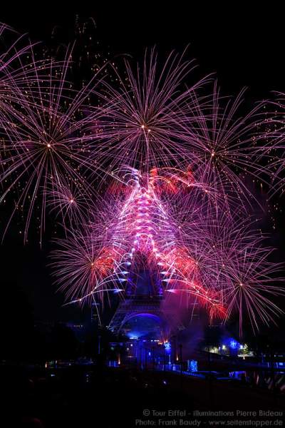 Stunning fireworks at the Eiffel Tower on the french national day 2016 in Paris