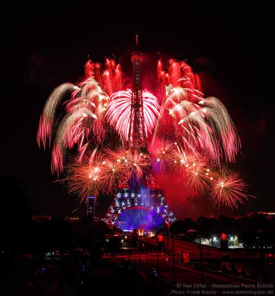 Feuerwerk auf dem Eiffelturm zum Nationalfeiertag am 14. Juli 2016 in Paris