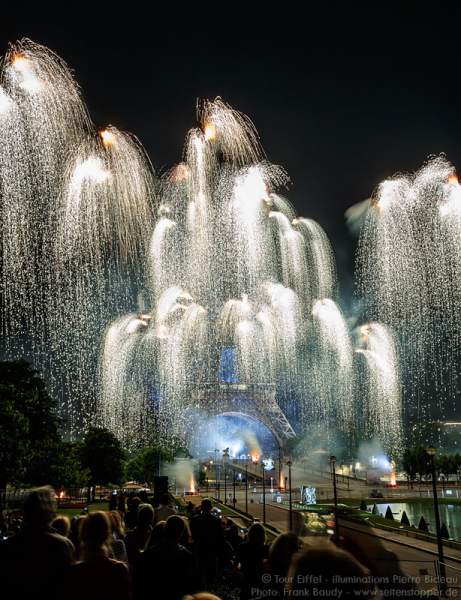 Stunning fireworks at the Eiffel Tower on the french national day 2016 in Paris