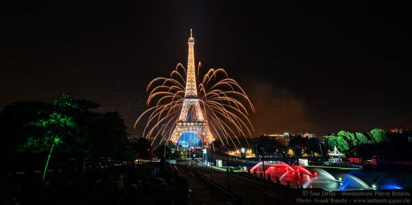 Unfreiwillige Zugabe beim Feuerwerk auf dem Eiffelturm zum Nationalfeiertag am 14. Juli 2016 in Paris durch einen kleinen Unfall
