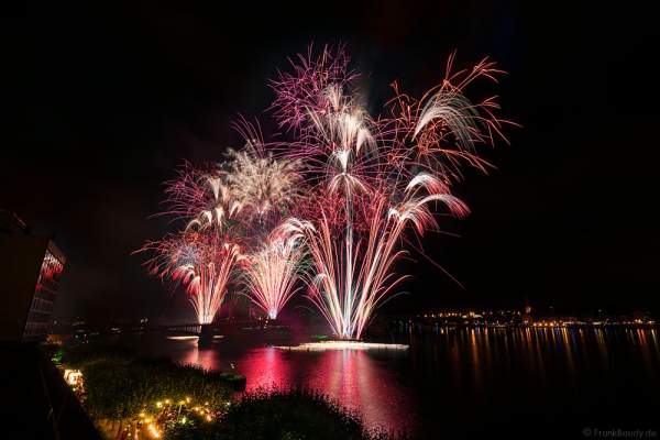 Feuerwerk auf der Theodor-Heuss-Brücke bei den Mainzer Sommerlichter 2016
