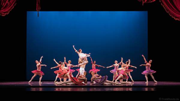 Les Ballets Trockadero de Monte Carlo - The Trocks - am 2. August 2016 bei der Tourpremiere im Nationaltheater Mannheim