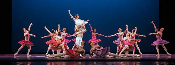 Les Ballets Trockadero de Monte Carlo - The Trocks - am 2. August 2016 bei der Tourpremiere im Nationaltheater Mannheim