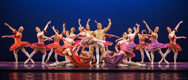 Les Ballets Trockadero de Monte Carlo - The Trocks - am 2. August 2016 bei der Tourpremiere im Nationaltheater Mannheim