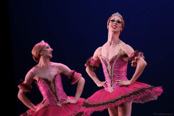 Les Ballets Trockadero de Monte Carlo -  The Trocks - am 2. August 2016 bei der Tourpremiere im Nationaltheater Mannheim