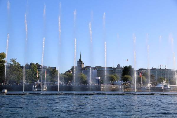Mobile Wassershow am Tag beim Geneva Lake Festival 2016 - Schweiz