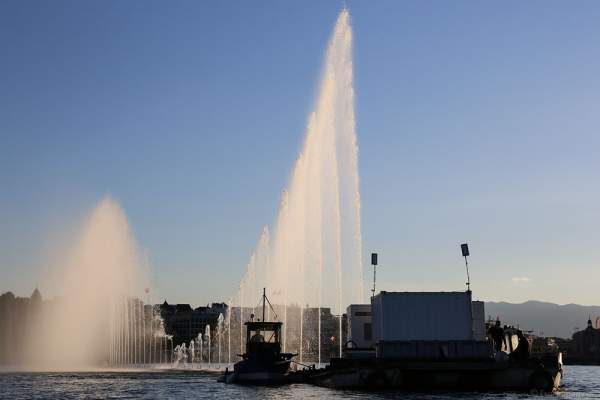Mobile Wassershow am Abend beim Geneva Lake Festival 2016 - Schweiz