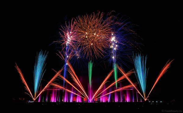 Große Wassershow mit Feuerwerk bei Art et Lumière 2016 "Best of" aus über 30 Jahren Aquatique Show in Furdenheim