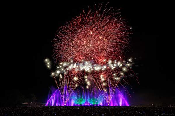Wasserspiele, Feuerwerk und Laser bei "Best of" aus über 30 Jahren Aquatique Show in Furdenheim 2016