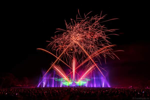 Wasserspiele, Feuerwerk und Laser bei "Best of" aus über 30 Jahren Aquatique Show in Furdenheim 2016