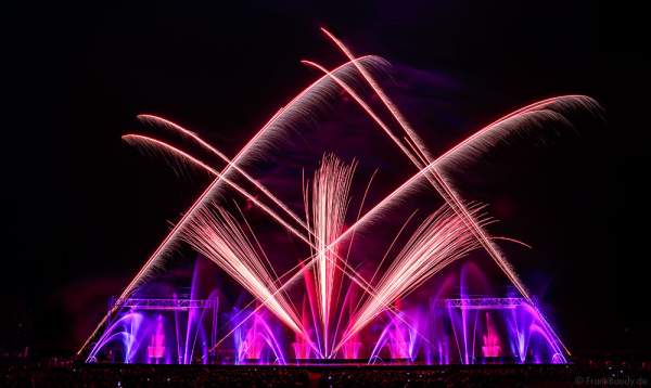 Große Wassershow mit Feuerwerk bei Art et Lumière 2016 "Best of" aus über 30 Jahren Aquatique Show in Furdenheim