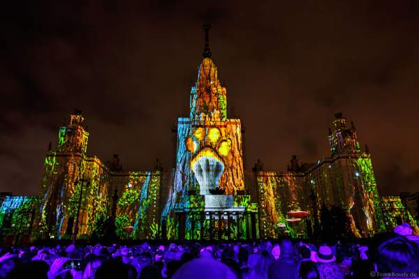 Eröffnungsfeier von Circle of Light 2016 in Moskau mit der 3D Video Mapping Show Boundless MSU