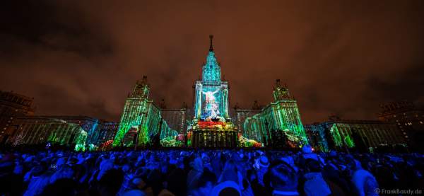 Eröffnungsfeier von Circle of Light 2016 in Moskau mit der 3D Video Mapping Show Boundless MSU