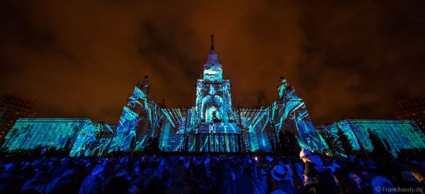 Eröffnungsfeier von Circle of Light 2016 in Moskau mit der 3D Video Mapping Show Boundless MSU