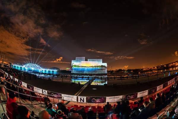 Multimediale Wassershow bei CIRCLE OF LIGHT 2016 in Moskau - Krylatskoye Grebnoy Channel Moscow