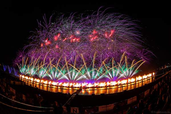 Feuerwerk am Grebnoy Channel in Krylatskoye bei CIRCLE OF LIGHT 2016 in Moskau