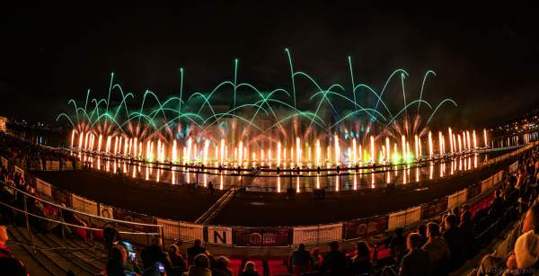 Feuerwerk am Grebnoy Channel in Krylatskoye bei CIRCLE OF LIGHT 2016 in Moskau