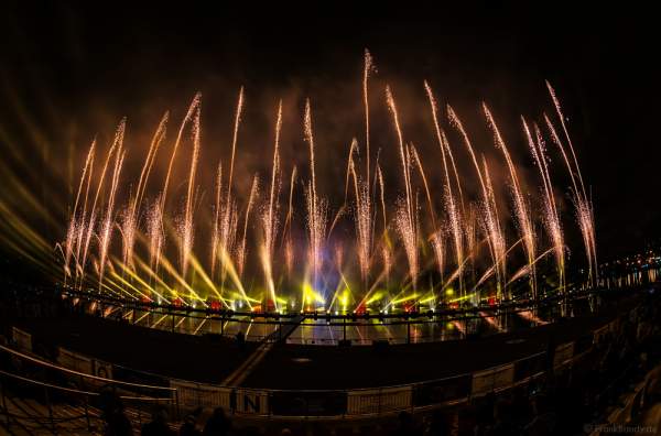 Feuerwerk am Grebnoy Channel in Krylatskoye bei CIRCLE OF LIGHT 2016 in Moskau