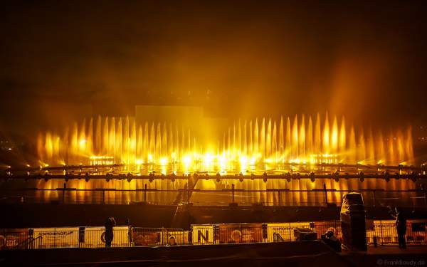 Multimediale Wassershow bei CIRCLE OF LIGHT 2016 in Moskau - Krylatskoye Grebnoy Channel